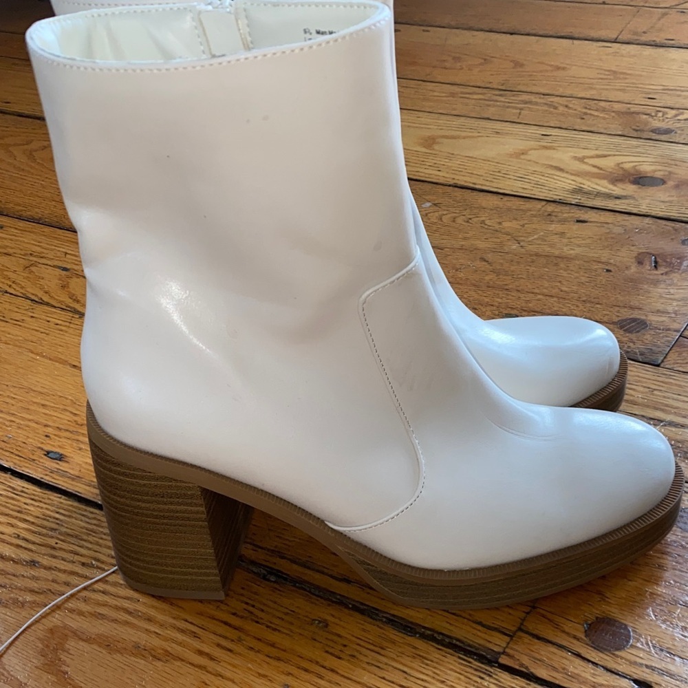 Universal Thread White Heeled Boots